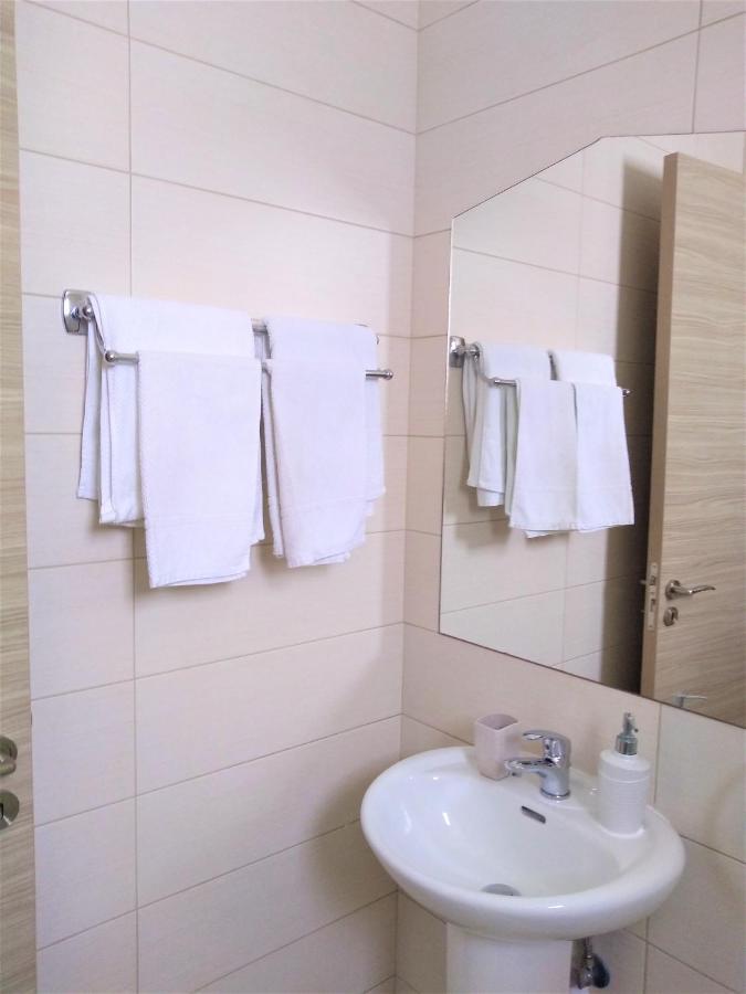 T&E Villa Larnaca Esterno foto